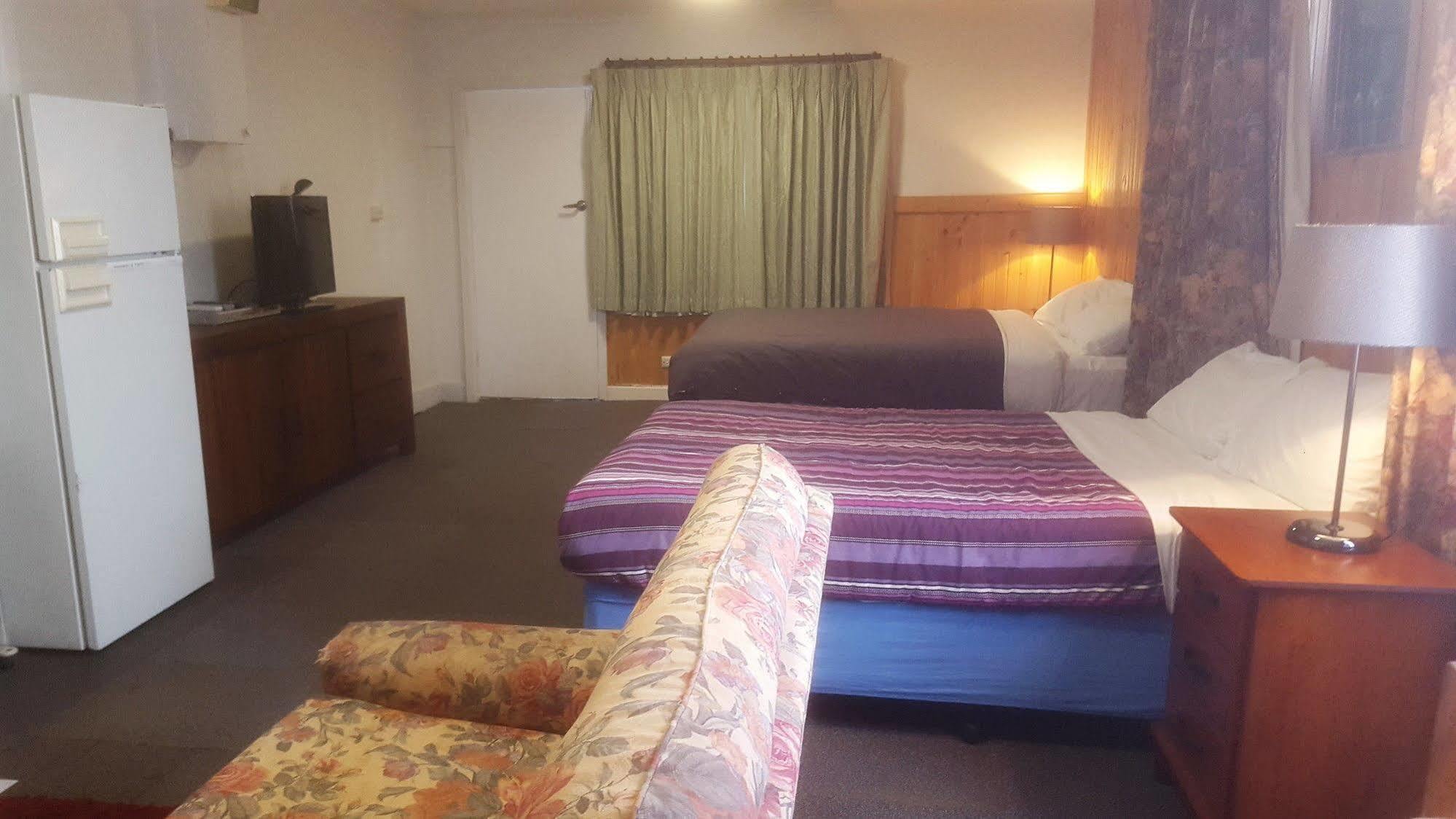 Clunes Motel ภายนอก รูปภาพ